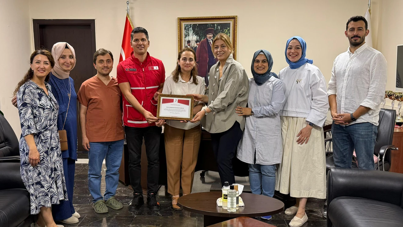 Gazze halkı için düzenlenen kermesin gelirleri Türk Kızılaya bağışlandı